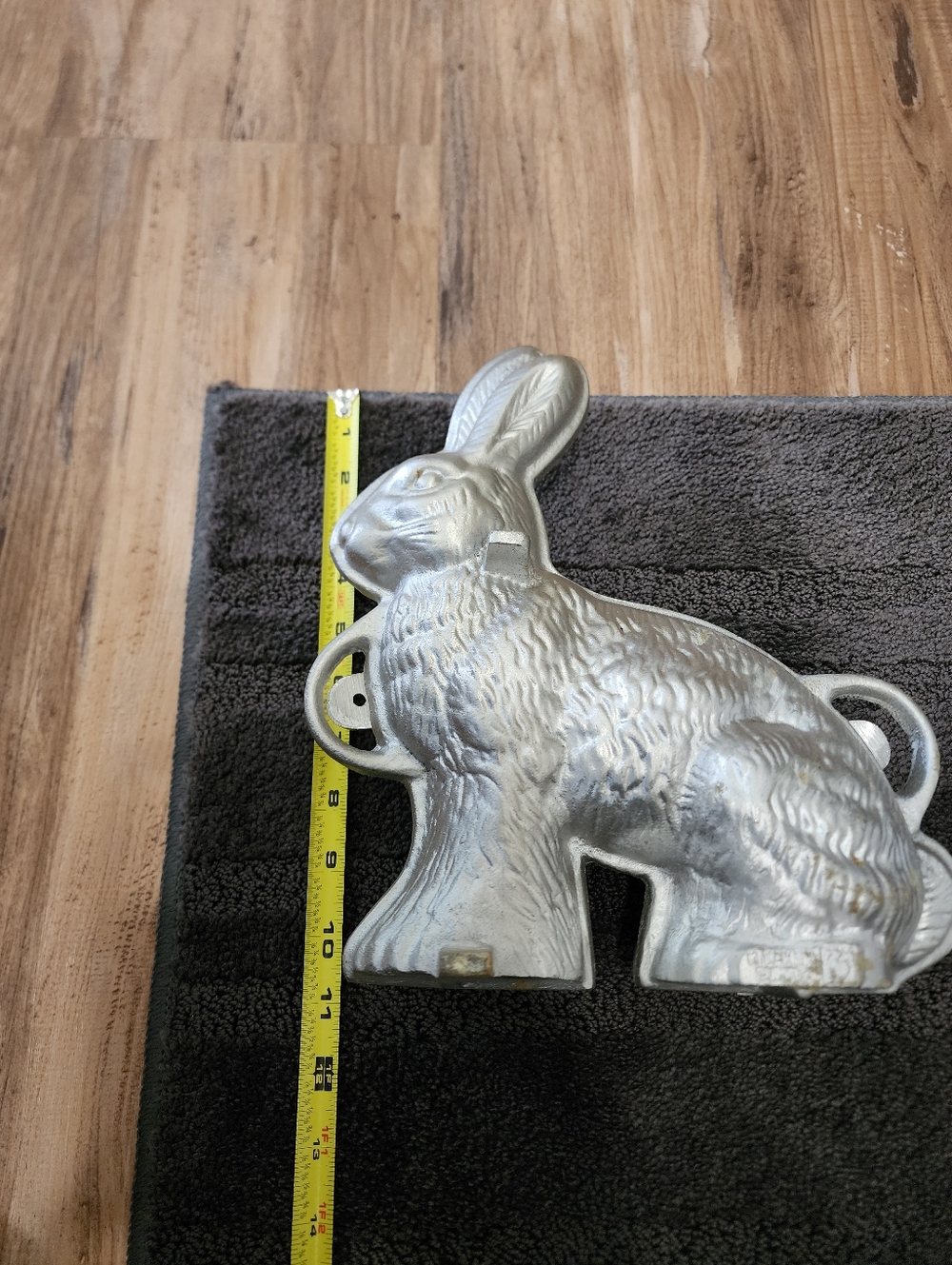 Cast Iron Rabbit Cake Mold - Picture 4 of 6